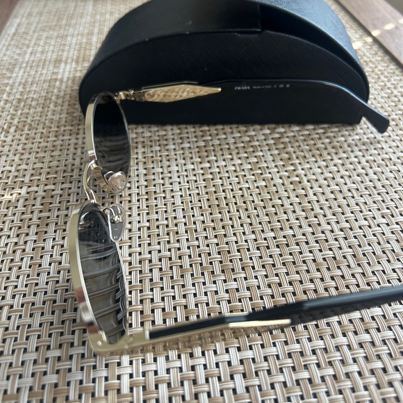Prada Metal Oval sunglasses - PR 65ZS - Picture 2 of 8